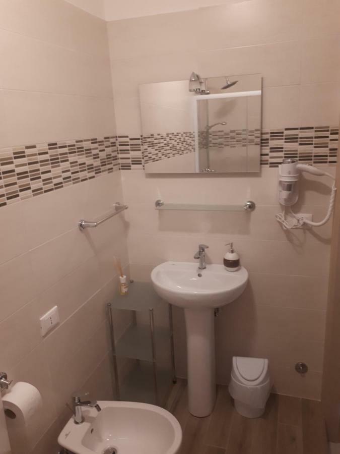 Le Camere Di Sabrina Con Bagno In Camera Sarzana Dış mekan fotoğraf